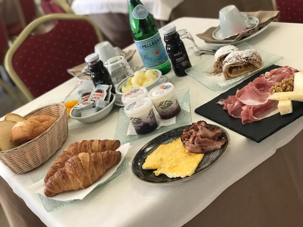Da Gianni Hotel Zogno ภายนอก รูปภาพ